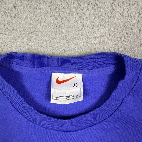 Vintage 90s Nike T-shirt - Picture 3 of 4